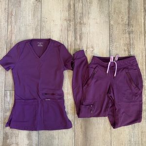 Jaanuu stretchy jogger scrub set